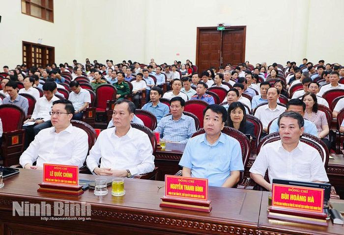Các đại biểu dự hội nghị.