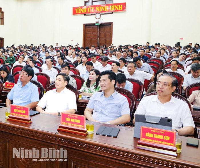 Các đại biểu dự hội nghị.