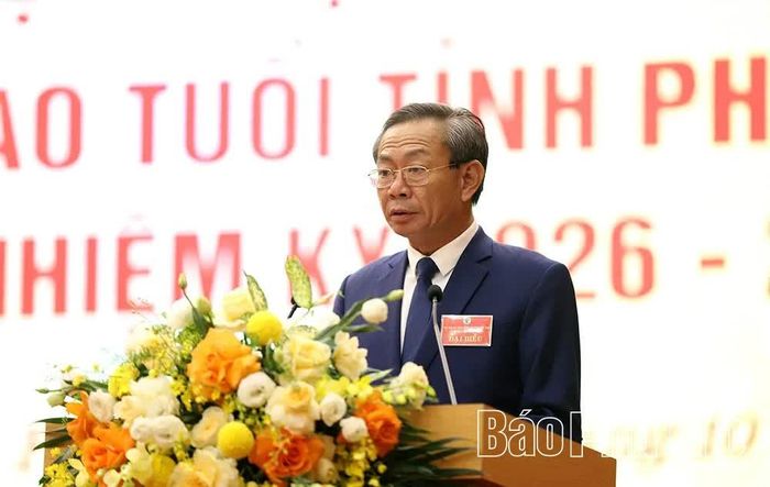Đồng chí Đinh Công Thực - Phó Chủ tịch Thường trực Ủy ban MTTQ Việt Nam tỉnh, Chủ tịch Hội Người cao tuổi tỉnh phát biểu khai mạc phiên làm việc.