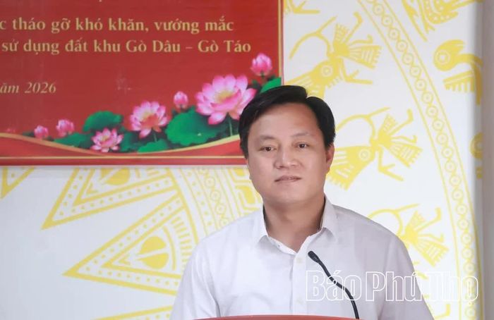 Bí thư Đảng ủy xã Bản Nguyên phát biểu chỉ đạo tại buổi sinh hoạt chuyên đề.