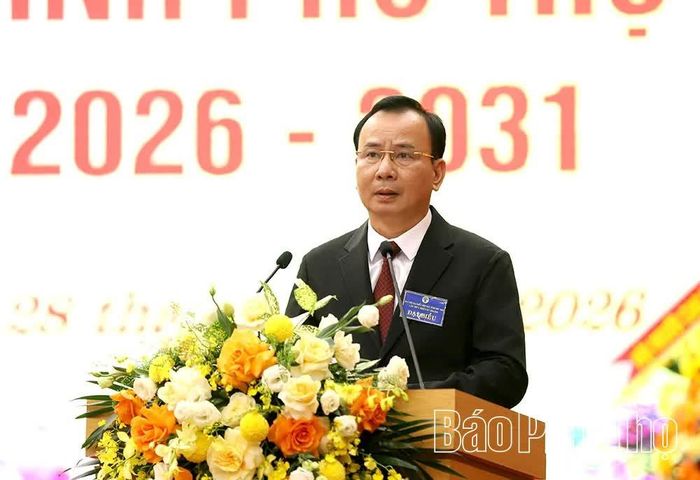 Đồng chí Phó Chủ tịch Thường trực Trung ương Hội NCT Việt Nam Nguyễn Lam phát biểu chỉ đạo Đại hội.