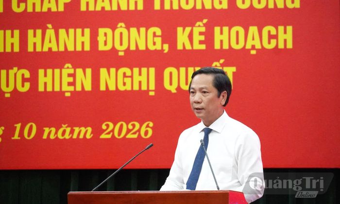 Đồng chí Hoàng Nam, Ủy viên Ban Thường vụ Tỉnh ủy, Phó Chủ tịch Thường trực UBND tỉnh giới thiệu chuyên đề 3 - Ảnh: X.P