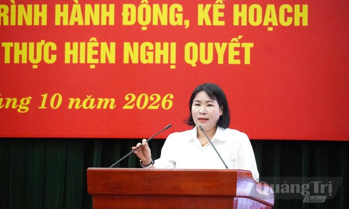 Đồng chí Phạm Thị Minh Huệ, Ủy viên Ban Thường vụ Tỉnh ủy, Chủ nhiệm Ủy ban Kiểm tra Tỉnh ủy giới thiệu chuyên đề 2 - Ảnh: X.P