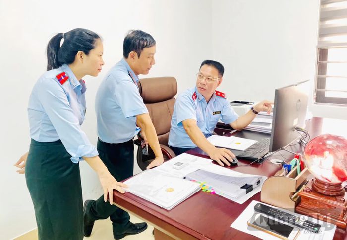 Văn phòng Thanh tra tỉnh triển khai thực hiện việc mỗi cán bộ, công chức sử dụng ít nhất một công cụ AI vào công việc thường xuyên - Ảnh: B.T