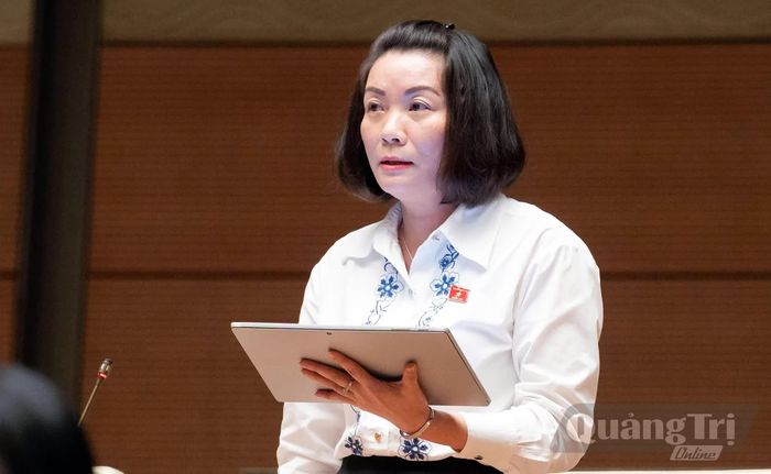 Đồng chí Nguyễn Minh Tâm, Phó trưởng đoàn chuyên trách Đoàn đại biểu Quốc hội tỉnh góp ý dự thảo Luật Nhà ở (sửa đổi) - Ảnh: C.T.V