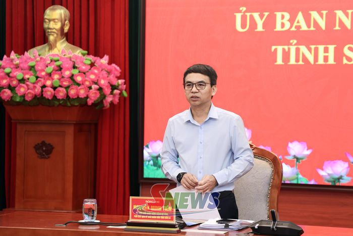 Đồng chí Phó Chủ tịch UBND tỉnh phát biểu tại cuộc họp.