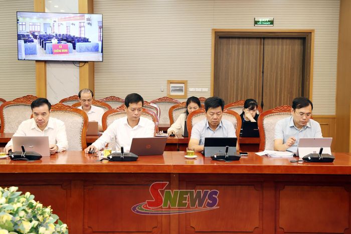 Các đại biểu dự họp.
