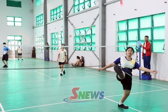 Thi đấu môn đá cầu nội dung đơn nữ.