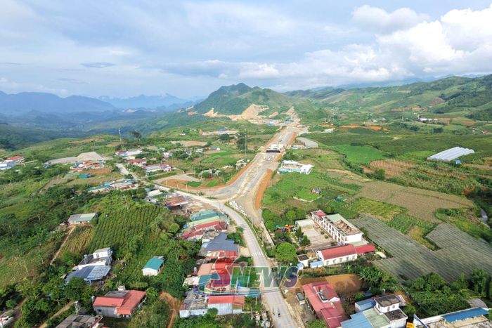 Dự án đầu tư xây dựng tuyến đường bộ cao tốc Hòa Bình - Mộc Châu đoạn tuyến qua tỉnh Sơn La tại phường Vân Sơn. Ảnh: PV