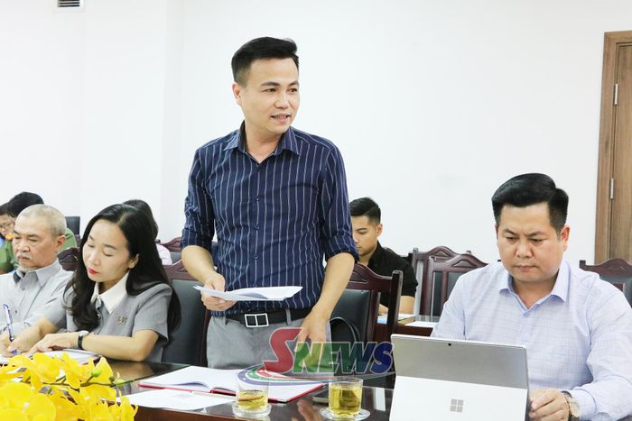 Lãnh đạo Báo và Phát thanh, truyền hình Sơn La phát biểu tại hội nghị.