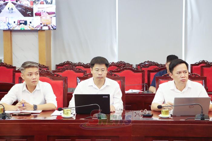 Các đại biểu dự cuộc làm việc.