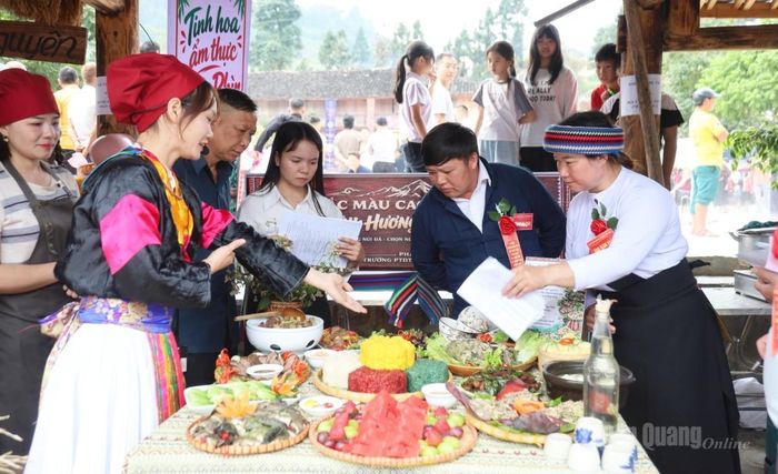 Thi ẩm thực giữa các thôn trên địa bàn xã Lũng Phìn.