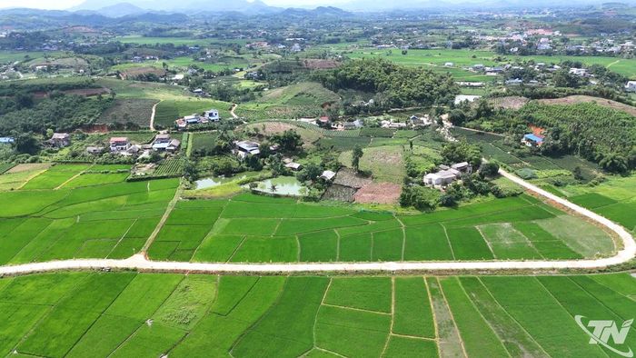 Hệ thống giao thông nông thôn trên địa bàn xã từng bước được hoàn thiện.