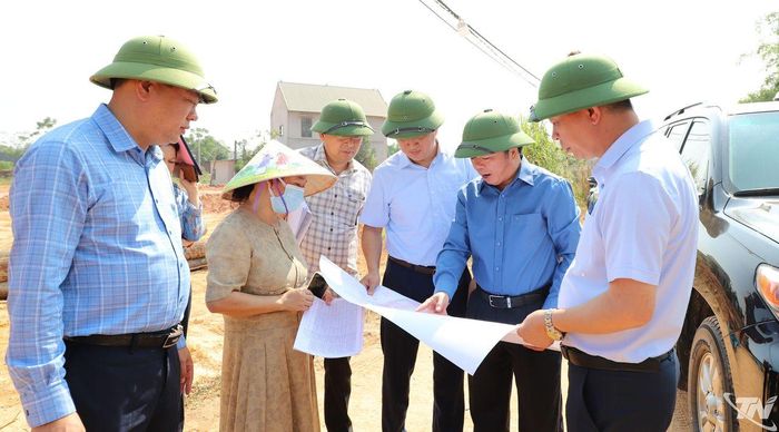 Đồng chí Bùi Văn Lương kiểm tra Dự án đầu tư xây dựng và kinh doanh kết cấu hạ tầng Khu công nghiệp Yên Bình 2.