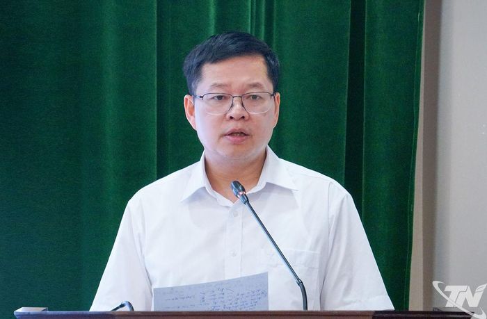 Đồng chí Đinh Quang Tuyên, Phó Bí thư Tỉnh ủy, Chủ tịch Ủy ban MTTQ Việt Nam tỉnh phát biểu chỉ đạo.