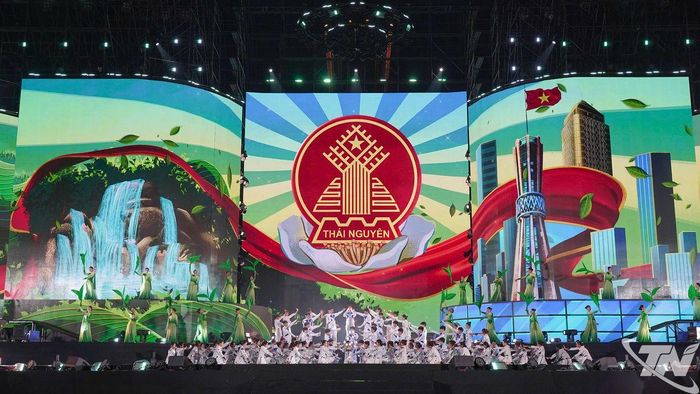 Chương trình nghệ thuật được dàn dựng công phu.