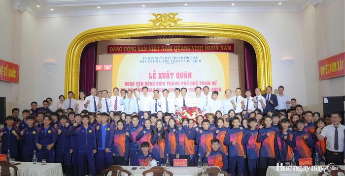 Đoàn Thể thao Huế thể hiện quyết tâm trong Lễ xuất quân tham dự Đại hội TT toàn quốc lần thứ X.