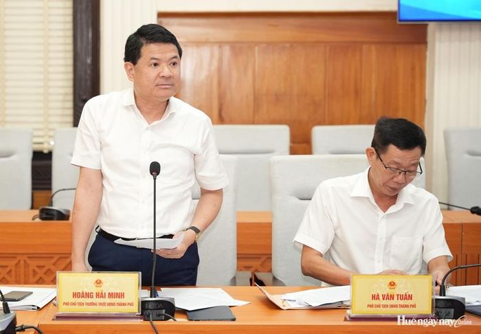 UVTV Thành ủy, Phó Chủ tịch Thường trực UBND thành phố Hoàng Hải Minh phát biểu tại phiên họp. 