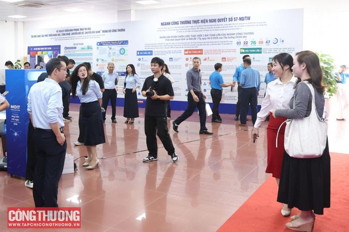 Không gian tuyên truyền đã giới thiệu những kết quả, định hướng phát triển khoa học, công nghệ, đổi mới sáng tạo và chuyển đổi số của ngành Công Thương, gắn với việc triển khai Nghị quyết số 57-NQ/TW của Bộ Chính trị.