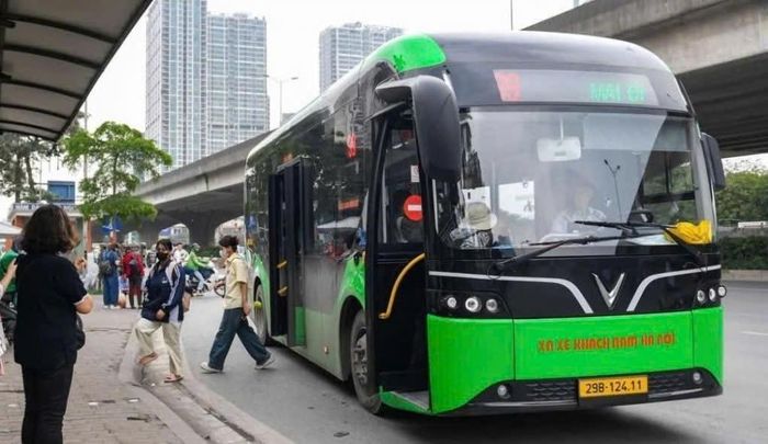 Sở Xây dựng Hà Nội yêu cầu Trung tâm Quản lý và Điều hành giao thông hướng dẫn miễn phí vé tháng cho người làm tại khu công nghệ cao. Ảnh minh hoạ.