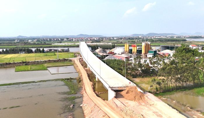 Dự án xây dựng cầu Cẩm Lý đang gặp khó vì thiếu nguồn cung vật liệu.