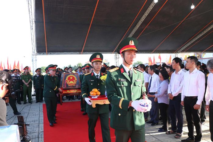 Tại buổi lễ, lãnh đạo tỉnh Khánh Hòa khẳng định: “Đón các liệt sĩ trở về, an nghỉ trong lòng đất mẹ không chỉ là trách nhiệm mà còn là mệnh lệnh từ trái tim, tình cảm và sự tri ân sâu sắc của thế hệ hôm nay đối với những người đã hiến dâng tuổi thanh xuân, máu xương cho độc lập, tự do của Tổ quốc và dân tộc”.