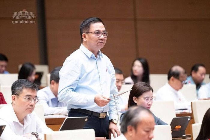 Đại biểu Nguyễn Minh Đức (Đoàn TP.HCM) phát biểu sáng 28/10. Ảnh: Media Quốc hội.