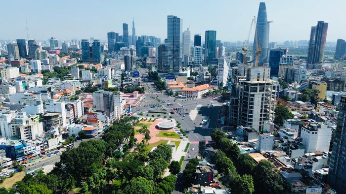 Ga Bến Thành của tuyến đường sắt Bến Thành - Cần Giờ được quy hoạch trên diện tích hơn 1,1ha tại Công viên 23/9, gần ga Bến Thành của tuyến metro số 1 Bến Thành - Suối Tiên.