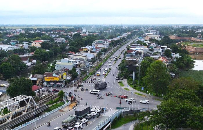 Công trình có tổng chiều dài tuyến 3,3km, chiều rộng vỉa hè từ 1,5 - 3m, nằm trên địa bàn phường Phú Xuân và Hương An.