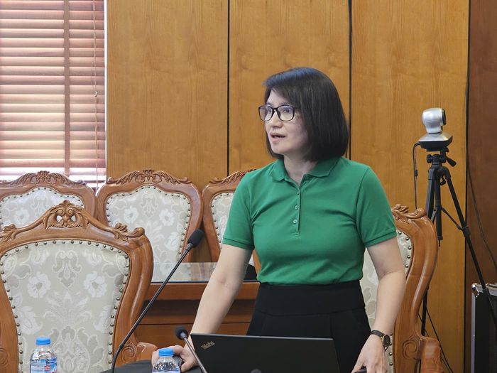 Các đại biểu trình bày tham luận tại tọa đàm.