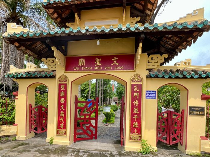 Văn Thánh Miếu Vĩnh Long.