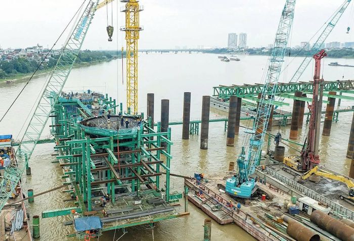 Thi công cầu Trần Hưng Đạo - Hà Nội. Ảnh: Đức Thanh