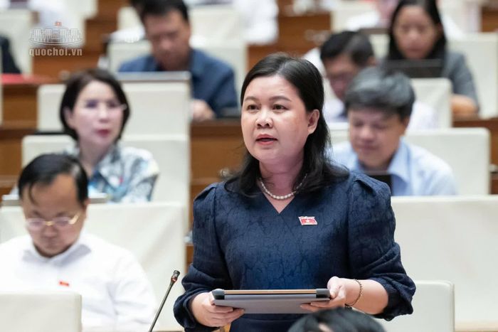 Đại biểu Nguyễn Phương Thuỷ (đoàn Hà Nội) phát biểu.