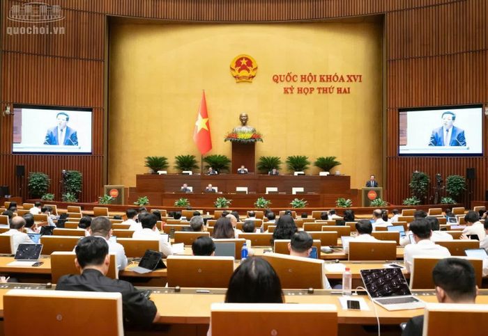 Bộ trưởng Bộ Xây dựng Trần Hồng Minh phát biểu tại Quốc hội.
