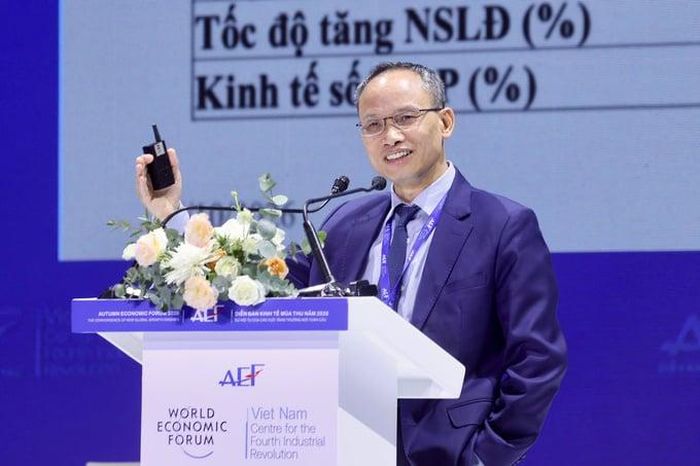 TS. Cấn Văn Lực - Chuyên gia Kinh tế trưởng BIDV trình bày các giải pháp huy động và phân bổ nguồn lực tài chính phục vụ mục tiêu tăng trưởng cao của Việt Nam tại Diễn đàn Kinh tế Mùa thu 2026.