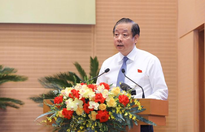 Trưởng Ban Đô thị HĐND thành phố Hà Nội Trần Hợp Dũng trình bày báo cáo thẩm tra. Ảnh: Thành Thái Hùng