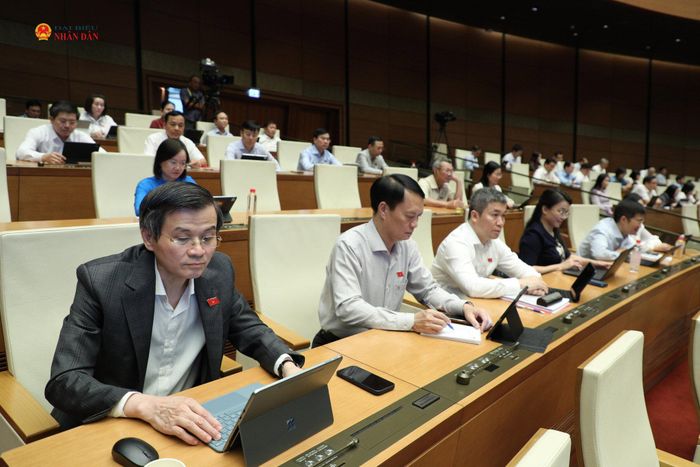 Đoàn ĐBQH tỉnh Nghệ An dự phiên thảo luận tại Hội trường. Ảnh: Khánh Duy