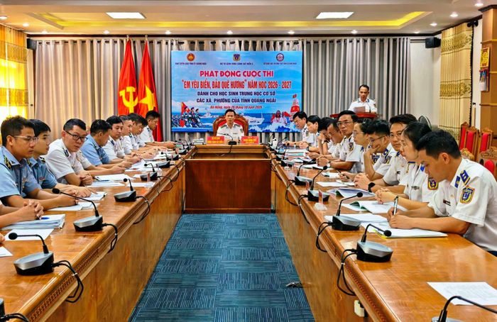 Quang cảnh phát động Cuộc thi trực tuyến “Em yêu biển, đảo quê hương” năm học 2026 - 2027 dành cho các học sinh THCS tỉnh Quảng Ngãi. Ảnh: Nam Trung