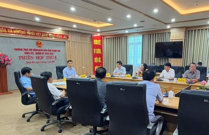 Chủ tịch HĐND tỉnh Thanh Hóa Nguyễn Hồng Phong đặc biệt quan tâm đến việc chuẩn hóa dữ liệu, hình thành cơ sở dữ liệu điện tử về đại biểu HĐND, hoạt động tiếp xúc cử tri, tiếp công dân, tiếp nhận và giải quyết kiến nghị của cử tri. Ảnh: Tâm Phương