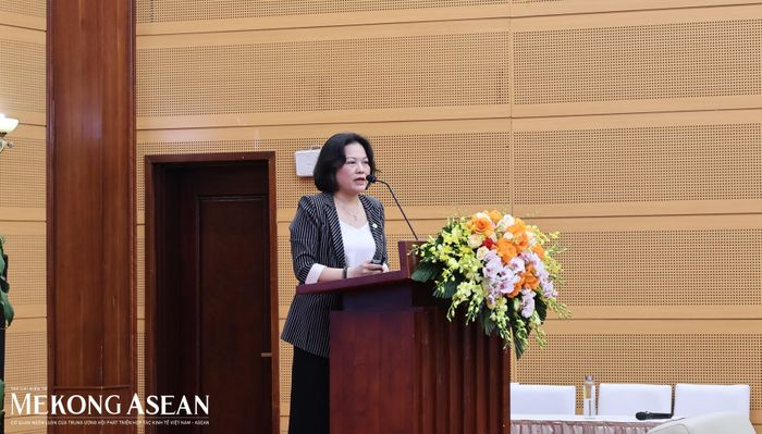  Bà Nguyễn Thị Thu Huyền, đại diện Viện Năng lượng (Bộ Công Thương) trình bày tham luận tại diễn đàn. Ảnh: Thu Thảo/Mekong ASEAN. 