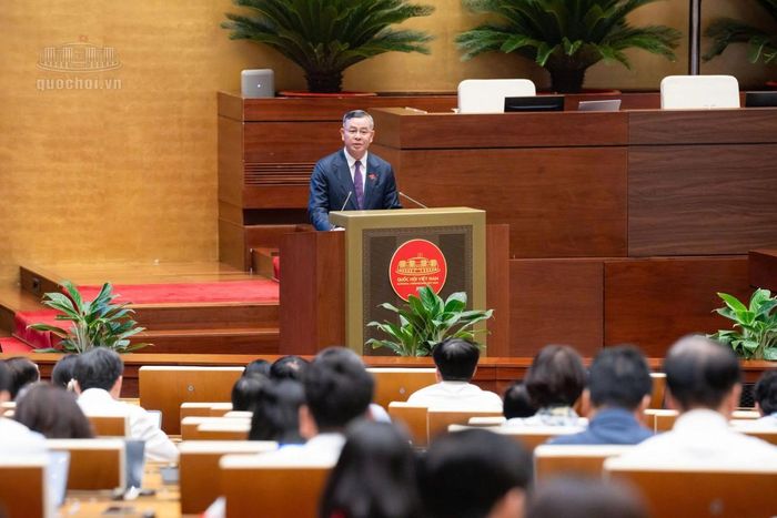Bộ trưởng Ngô Văn Tuấn giải trình trước Quốc hội. Ảnh: Media Quốc hội