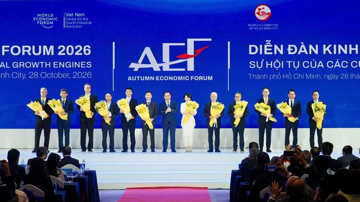 Đại diện các nhà đầu tư được trao quyết định tại Diễn đàn Kinh tế Mùa thu năm 2026. Ảnh: BTC.