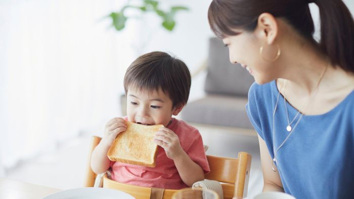 Bữa sáng vui vẻ bên mẹ giúp bé ăn ngon miệng hơn