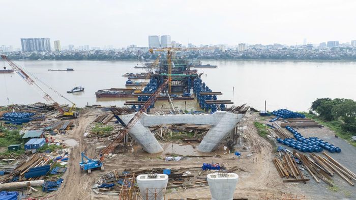 Cầu Trần Hưng Đạo - một trong những công trình trọng điểm của Thủ đô. Ảnh: MH