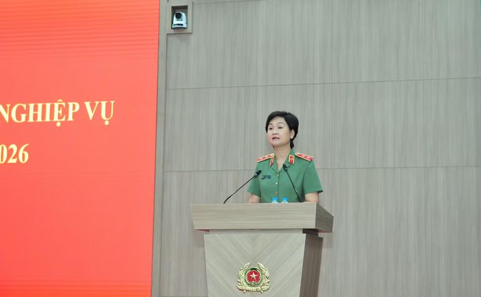 Trung tướng Ngô Thị Hoàng Yến, Cục trưởng Cục Hồ sơ nghiệp vụ phát biểu khai mạc buổi lễ.