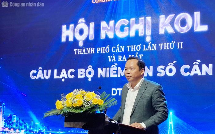  Đại tá Nguyễn Văn Thắng, Phó Giám đốc CATP Cần Thơ, phát biểu khai mạc hội nghị KOL, quản trị viên các trang, kênh, hội, nhóm TP Cần Thơ lần thứ 2 năm 2026. 