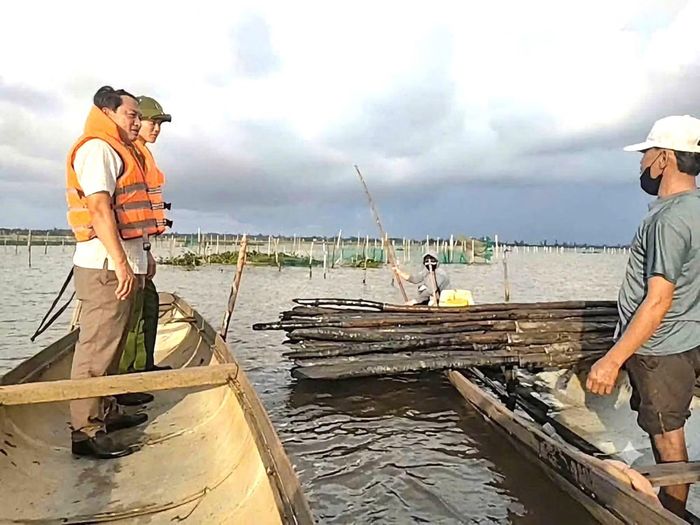 Sau khi được Công an xã Phú Vang tuyên truyền, nhiều hộ dân chấp hành tháo dỡ vây ví, nò sáo chiếm dụng mặt nước.
