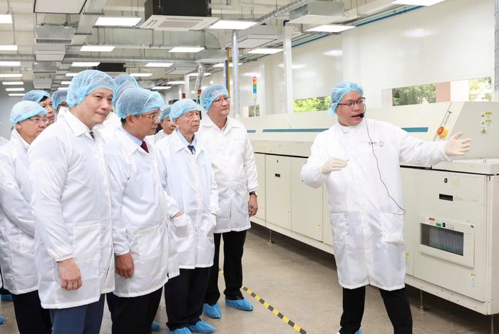 Bên trong xưởng thực hành đóng gói và kiểm thử vi mạch bán dẫn ở Khu Công nghệ cao TP Hồ Chí Minh.