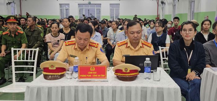 Buổi tập huấn do Phòng CSGT Công an tỉnh Thanh Hóa phối hợp với UBND phường Đào Duy Từ tổ chức.