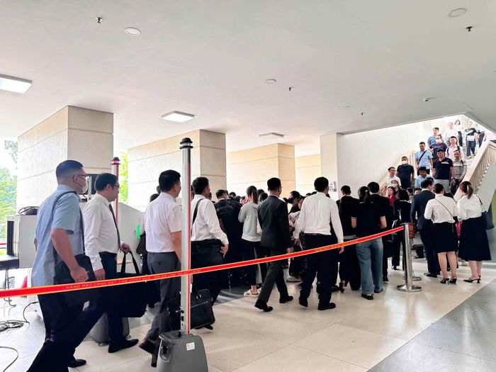 Các nhà đầu tư (bị hại) đến tham dự phiên tòa.